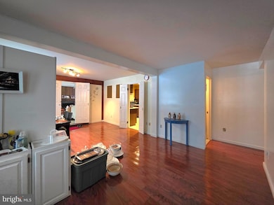 7117 Judith Ave, Alexandria, VA 22315 - photo 2