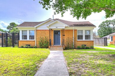 310 Eleanor St, Houston, TX 77009 - photo 2