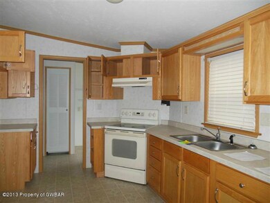 84 Mahanoy Ave, Tamaqua, PA 18252 - photo 2