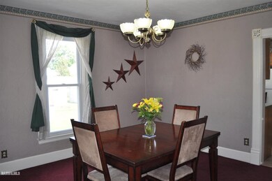 847 W Elk St, Freeport, IL 61032 - photo 4