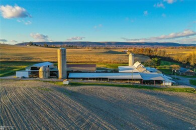 1574 Pen Argyl Rd, Pen Argyl, PA 18072 - photo 3