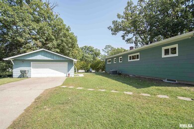 2204 Newberry St, Davenport, IA 52804 - photo 3