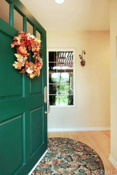 Entry way has window that looks into courtyard