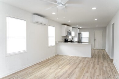 923 E 39th St, Houston, TX 77022 - photo 2