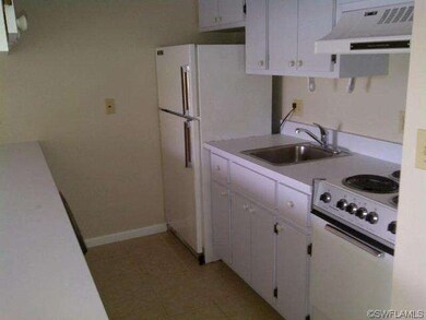 Kitchen (1st view)