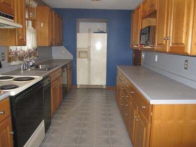 4 Plantation Cir, Greenfield, MA 01301 - photo 5