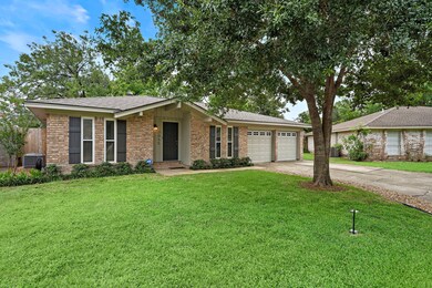 7055 Shady Arbor Ln, Houston, TX 77040 - photo 2