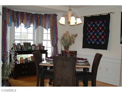 Dining Room - Take notice of the triple crown mold