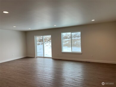 2397 3rd St SE, Wenatchee, WA 98802 - photo 5