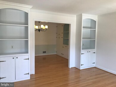 2086 Gillen Ln, Falls Church, VA 22043 - photo 2