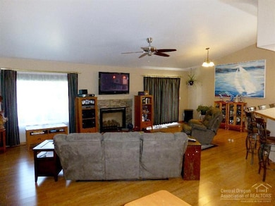 1078 NW 19th Place, Redmond, OR 97756 - photo 2