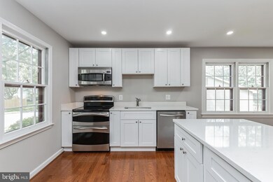 1621 Nathan Ln, Herndon, VA 20170 - photo 2