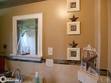 718 S 4th Ave E, Newton, IA 50208 - photo 7