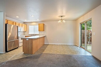 1379 Circle Wood Dr, Central Point, OR 97502 - photo 3