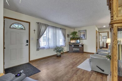 4501 Amesbury Rd, Columbus, OH 43227 - photo 7