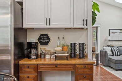 06_17612AveryRoad_177003_Kitchen_LowRes