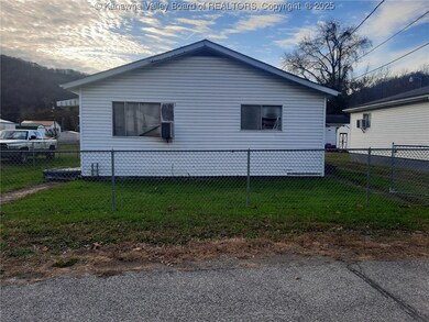 4809 1/2 Church Dr, Charleston, WV 25306 - photo 6