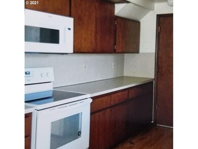 830 Janus St, Springfield, OR 97477 - photo 7