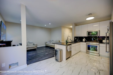 07-Kitchen to Family Room