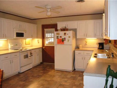 Large Family Eat - In Kitchen w/ New Pergo Floorin