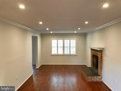 10806 Mccomas Ct, Kensington, MD 20895 - photo 4