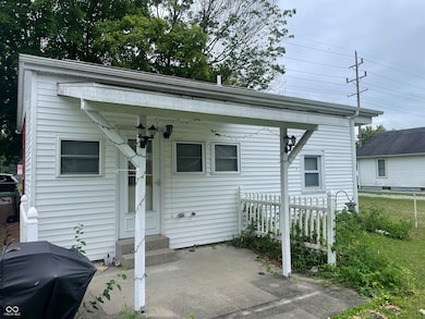 272 N Mapleton St, Columbus, IN 47201 - photo 2