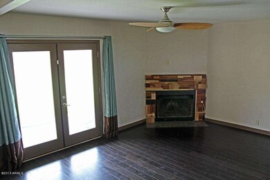 2708 E Menlo 11