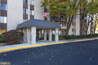 Woodlake Towers unit 821, Falls Church, VA 22044 - photo 2