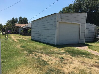 510 W 9th St, Hugoton, KS 67951 - photo 3