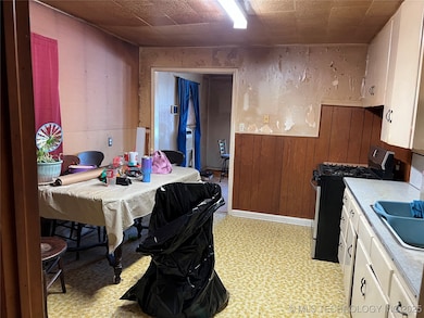 2722 E Marshall St, Tulsa, OK 74110 - photo 7