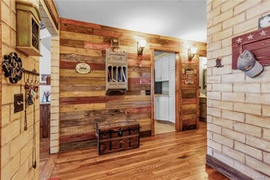 Entry/ Foyer