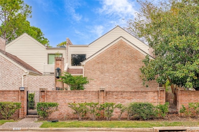 1037 Town Place St, Houston, TX 77057 - photo 2