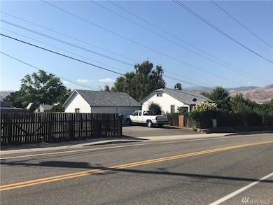 338 11th St NE, East Wenatchee, WA 98802 - photo 2