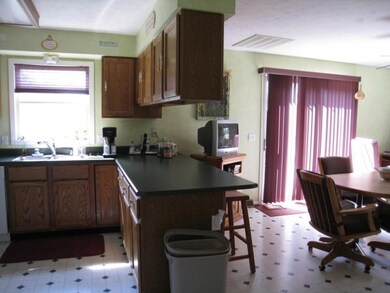 Kitchen-Dining Combo