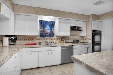 1725 Strawn Rd, Houston, TX 77039 - photo 3