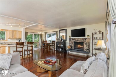 Living/Dining Area