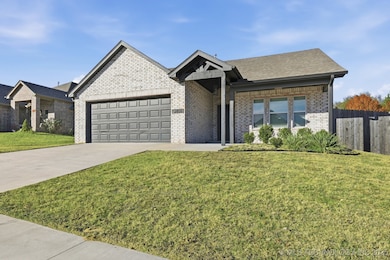 2406 W Kingsport Ct S, Broken Arrow, OK 74011 - photo 2