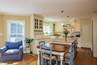 015-Kitchen-909234-mls