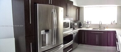 Newer kitchen with stainless steel appliance , dou