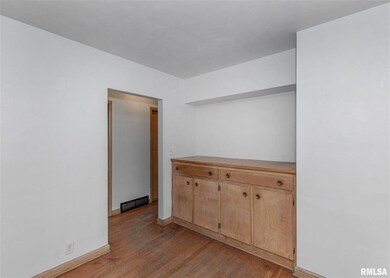 1464 W 10th St, Davenport, IA 52804 - photo 6