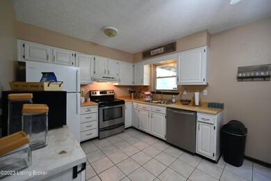 7910 Rochelle Rd, Louisville, KY 40228 - photo 7