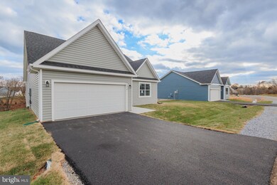 318 Vicksburg Ct, Martinsburg, WV 25404 - photo 3