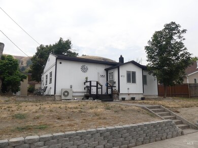 812 2nd St, Asotin, WA 99402 - photo 6