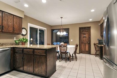 1611 Brestal Ct, Naperville, IL 60565 - photo 5