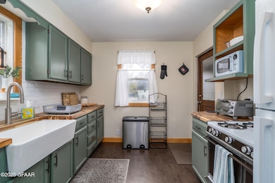 601 N Front St, Crookston, MN 56716 - photo 4