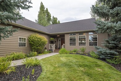 61538 Hillridge Rd, Bend, OR 97702 - photo 2