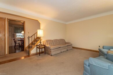 2216 E 290th St, Wickliffe, OH 44092 - photo 4
