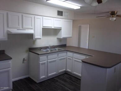 2111 W. Poinsettia 006