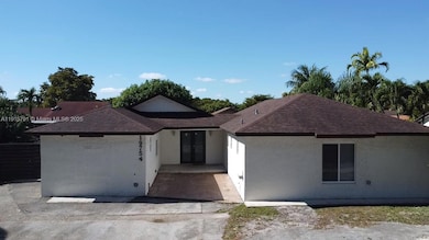 19754 NW 61st Ave, Hialeah, FL 33015 - photo 2