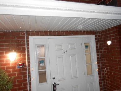 50 Greenhouse Rd unit 42B, Bridgeport, CT 06606 - photo 2